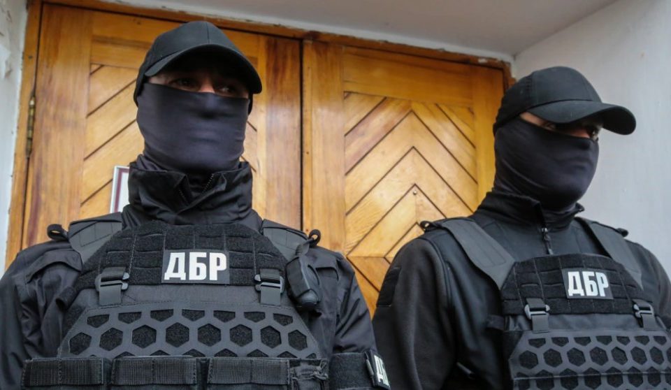 Ужгородського поліцейського підозрюють у продажі метамфетаміну